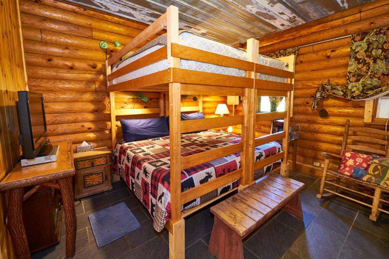 Creekwalk Inn Bed And Breakfast With Cabins Cosby Esterno foto