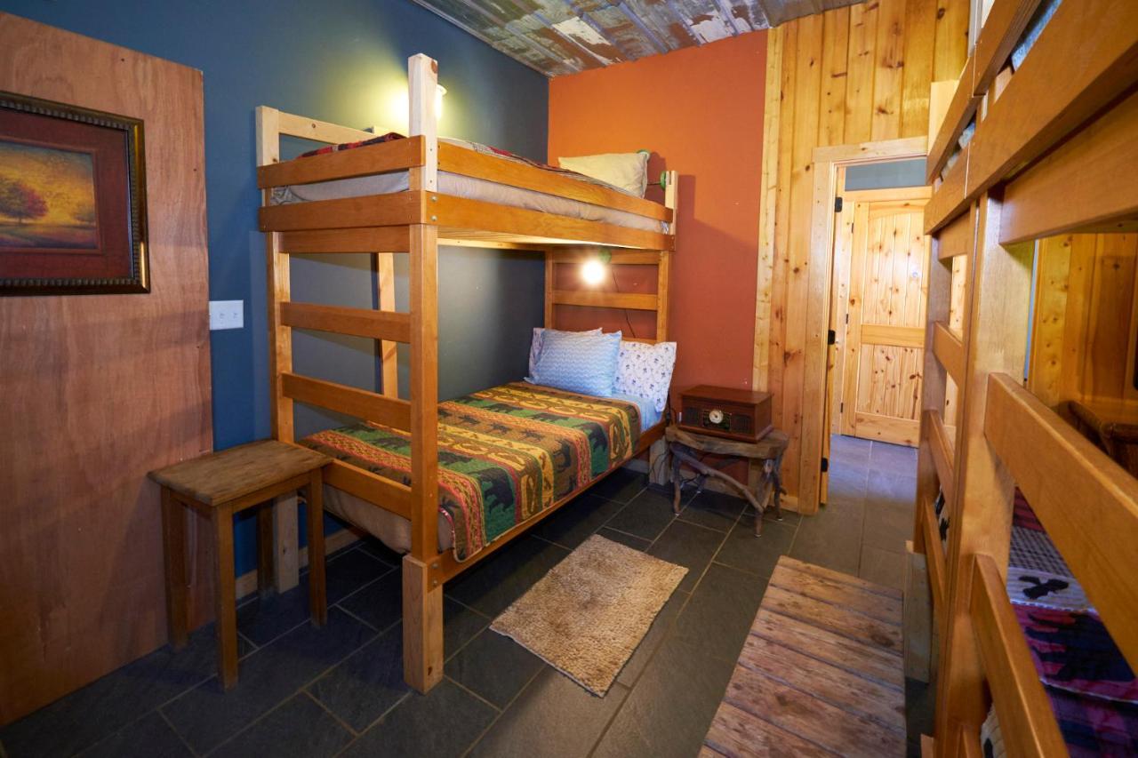 Creekwalk Inn Bed And Breakfast With Cabins Cosby Esterno foto