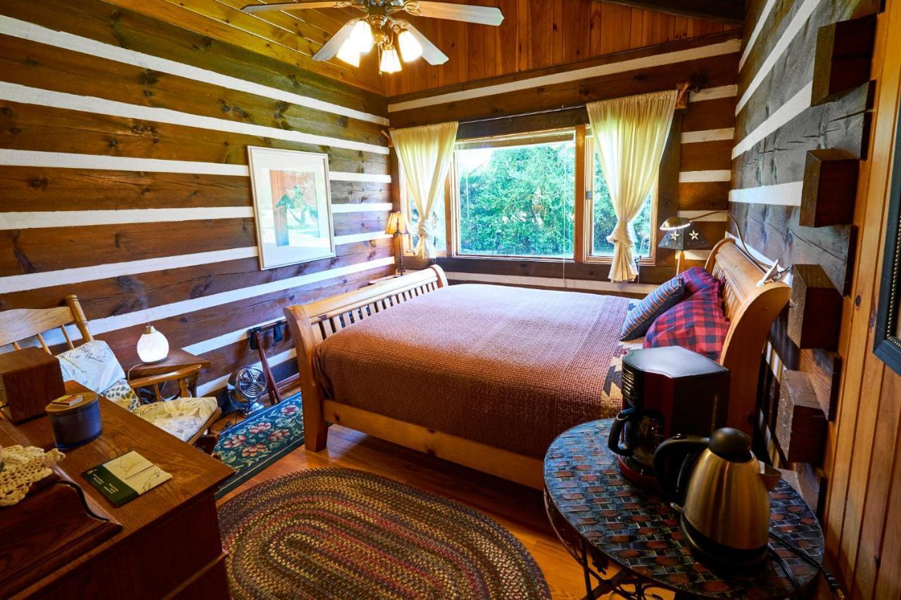 Creekwalk Inn Bed And Breakfast With Cabins Cosby Esterno foto