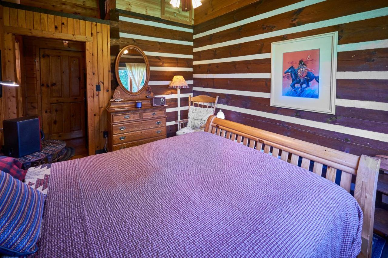 Creekwalk Inn Bed And Breakfast With Cabins Cosby Esterno foto