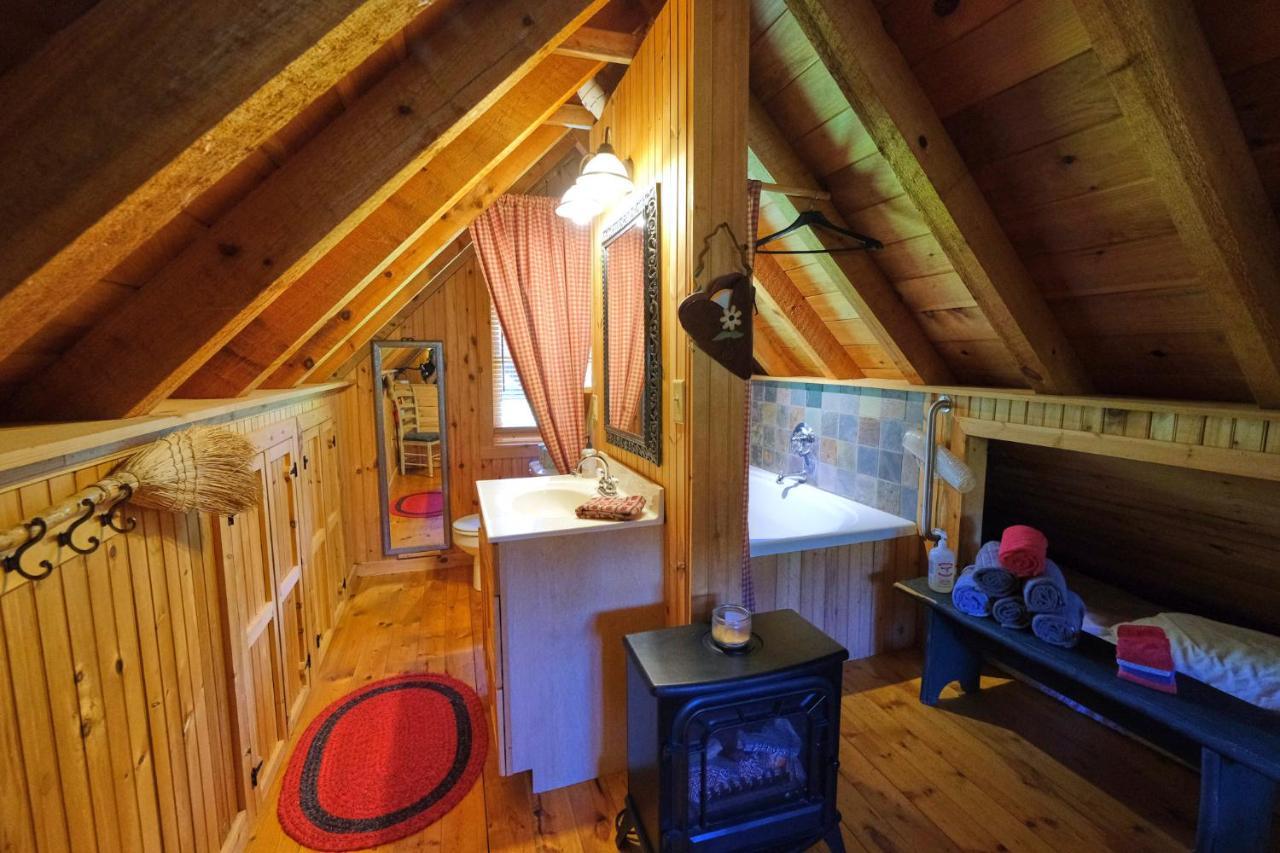Creekwalk Inn Bed And Breakfast With Cabins Cosby Esterno foto