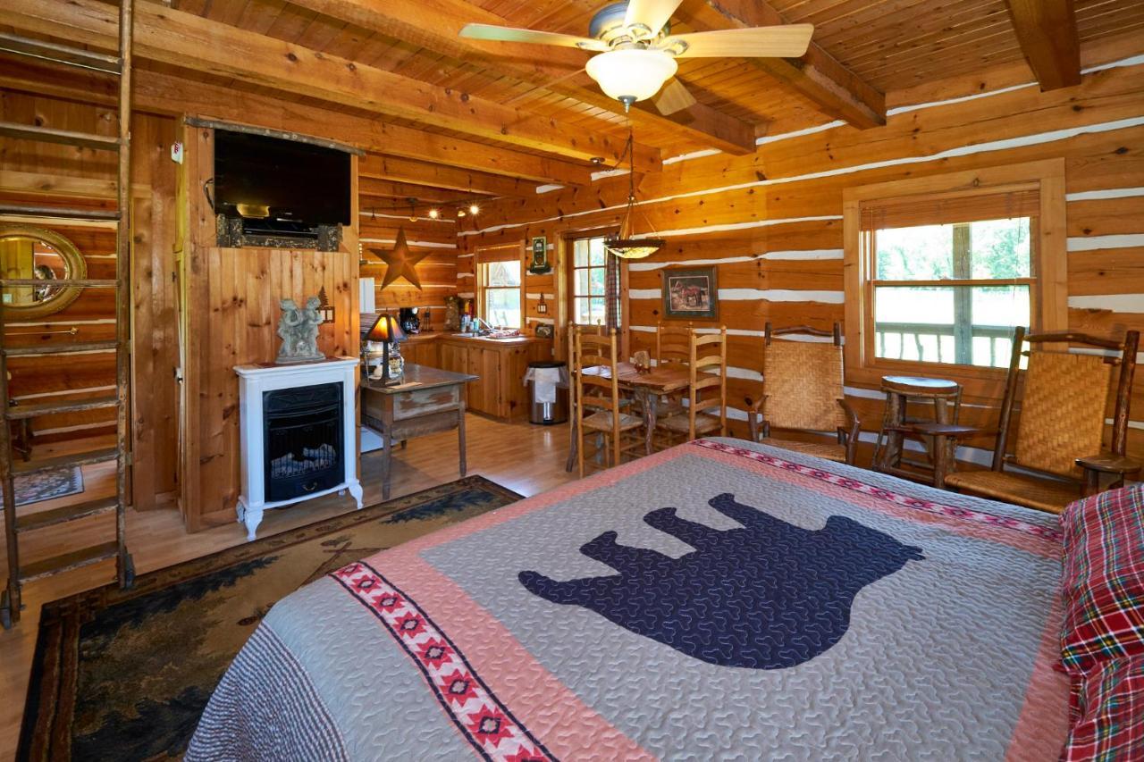 Creekwalk Inn Bed And Breakfast With Cabins Cosby Esterno foto