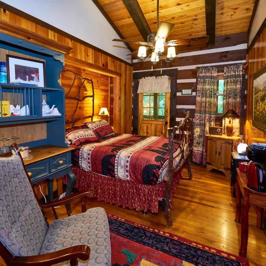 Creekwalk Inn Bed And Breakfast With Cabins Cosby Esterno foto