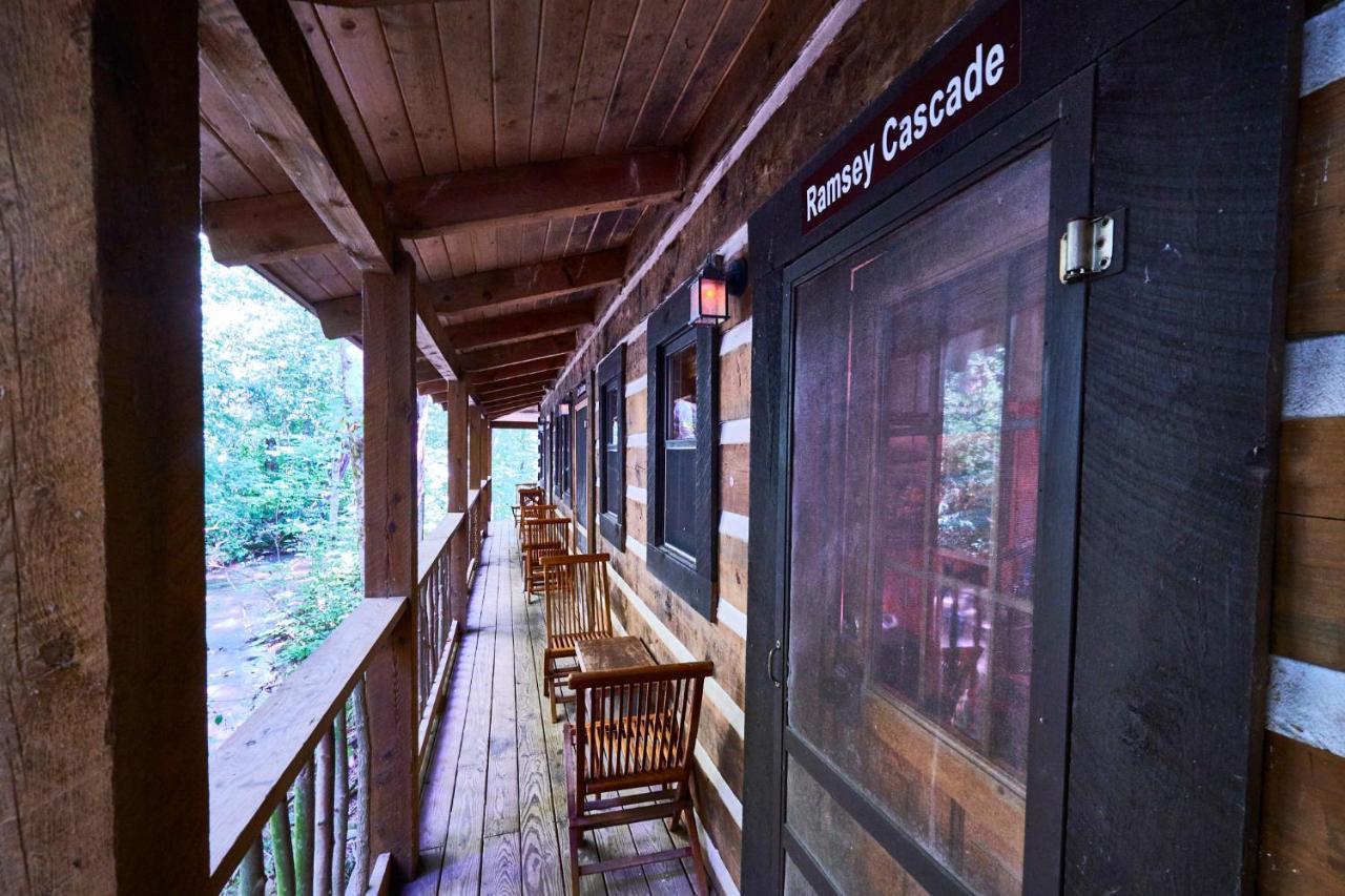 Creekwalk Inn Bed And Breakfast With Cabins Cosby Esterno foto