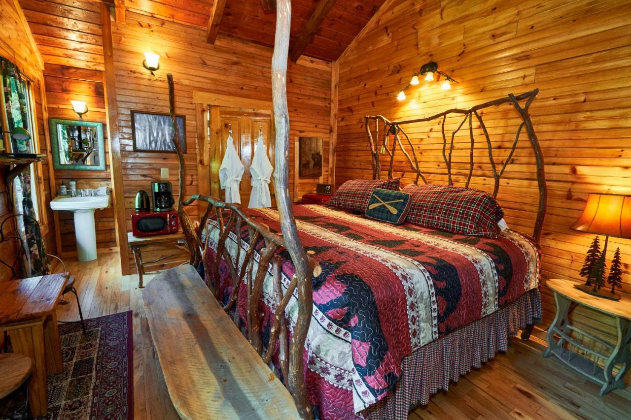 Creekwalk Inn Bed And Breakfast With Cabins Cosby Esterno foto