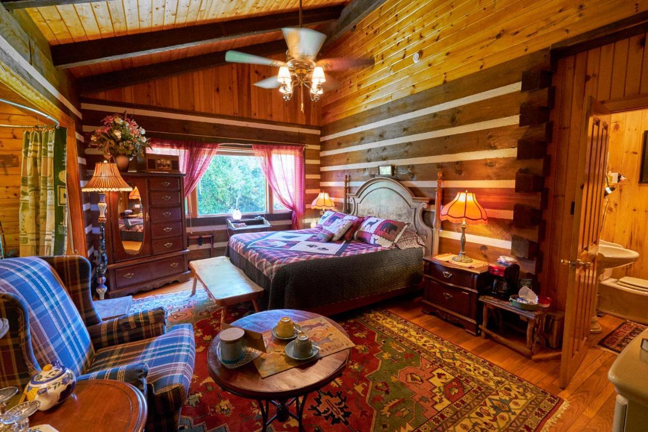 Creekwalk Inn Bed And Breakfast With Cabins Cosby Esterno foto