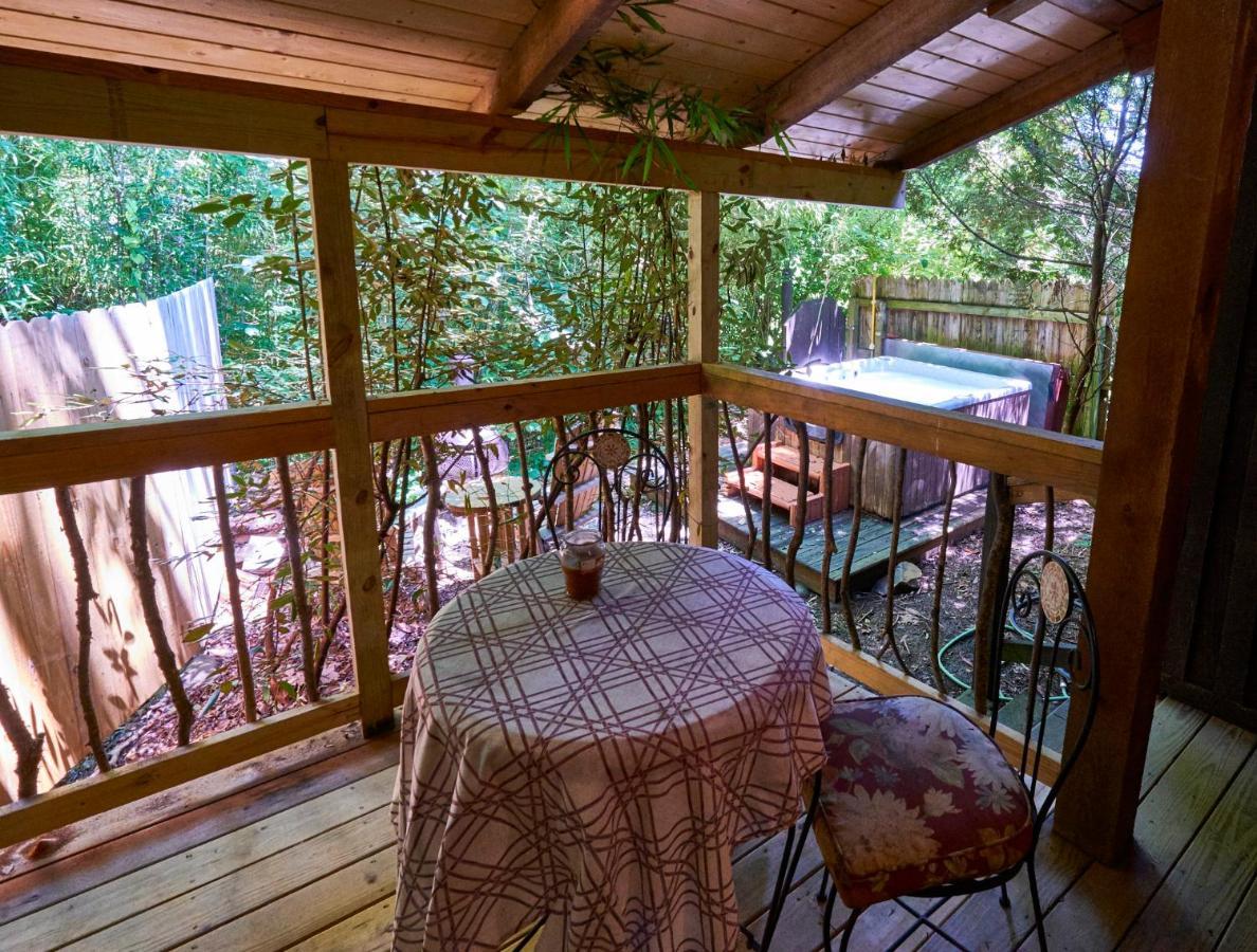 Creekwalk Inn Bed And Breakfast With Cabins Cosby Esterno foto