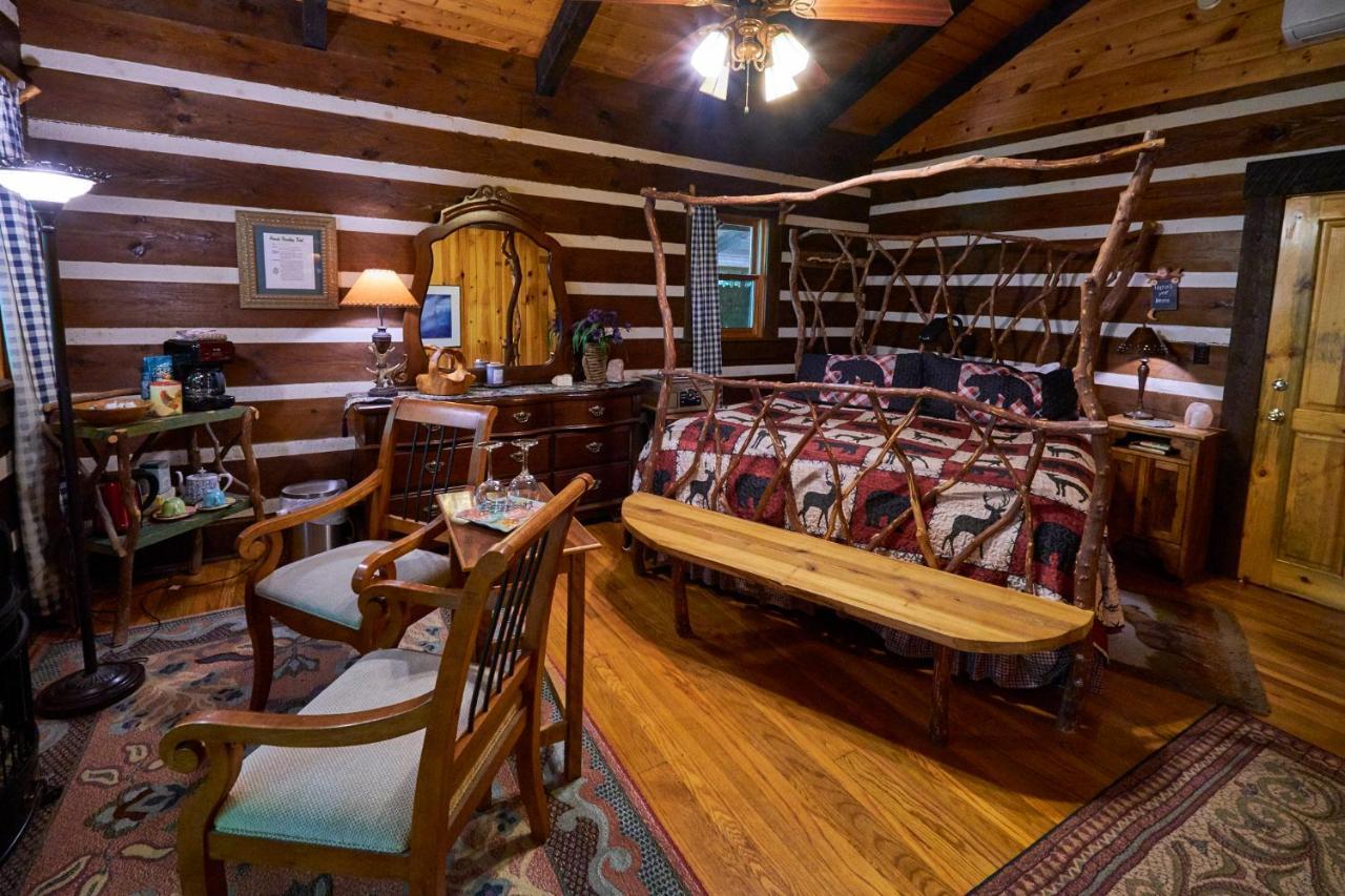 Creekwalk Inn Bed And Breakfast With Cabins Cosby Esterno foto