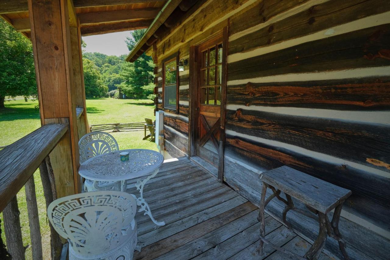 Creekwalk Inn Bed And Breakfast With Cabins Cosby Esterno foto