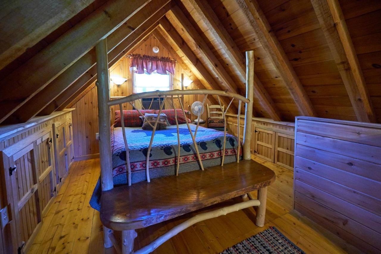 Creekwalk Inn Bed And Breakfast With Cabins Cosby Esterno foto