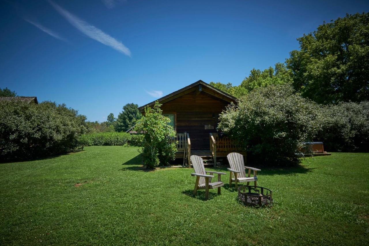 Creekwalk Inn Bed And Breakfast With Cabins Cosby Esterno foto