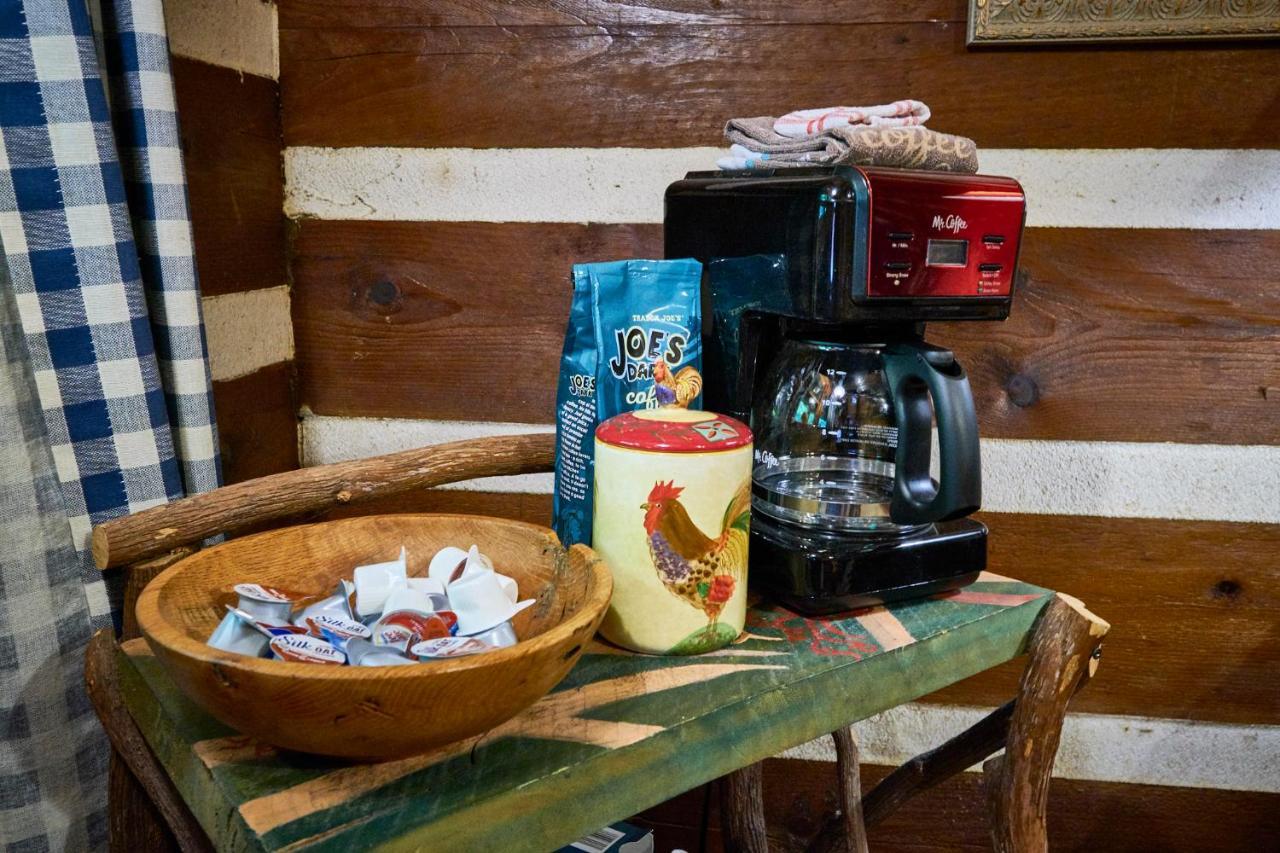 Creekwalk Inn Bed And Breakfast With Cabins Cosby Esterno foto