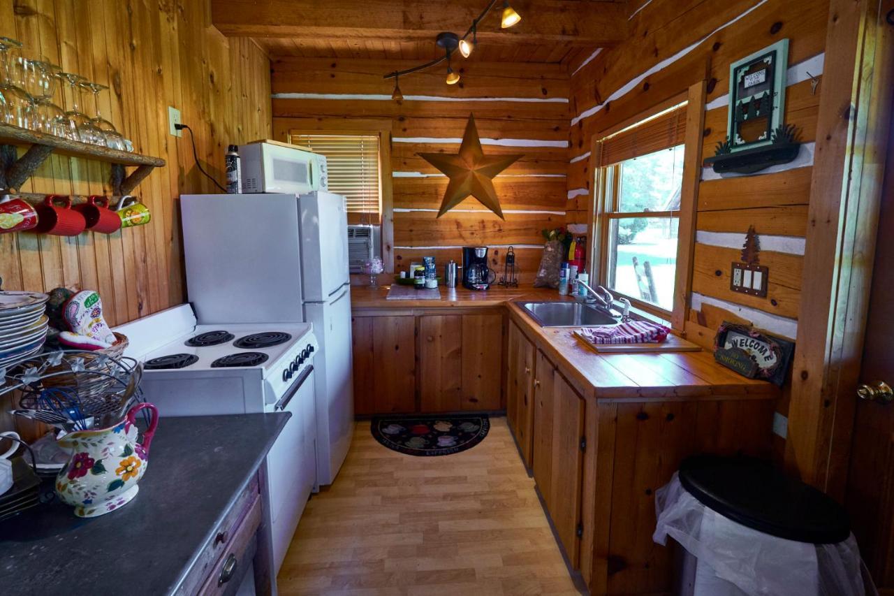 Creekwalk Inn Bed And Breakfast With Cabins Cosby Esterno foto