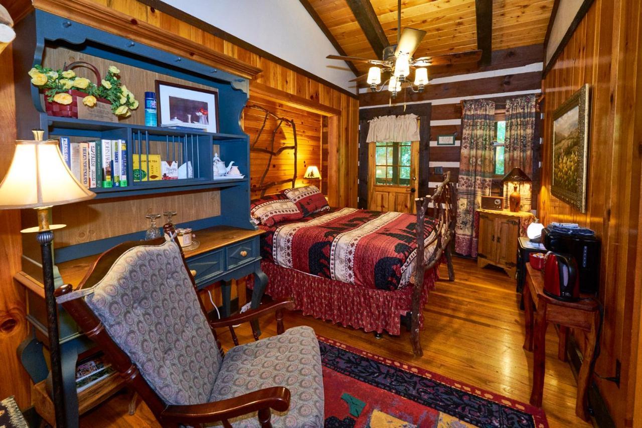 Creekwalk Inn Bed And Breakfast With Cabins Cosby Esterno foto