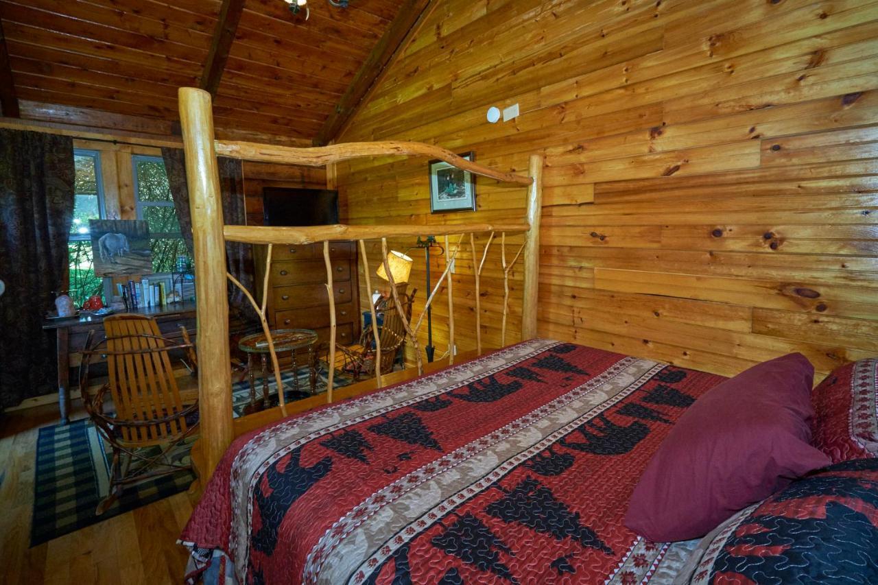 Creekwalk Inn Bed And Breakfast With Cabins Cosby Esterno foto