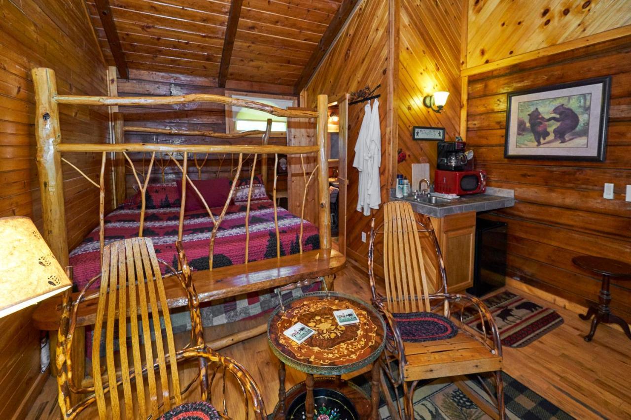 Creekwalk Inn Bed And Breakfast With Cabins Cosby Esterno foto