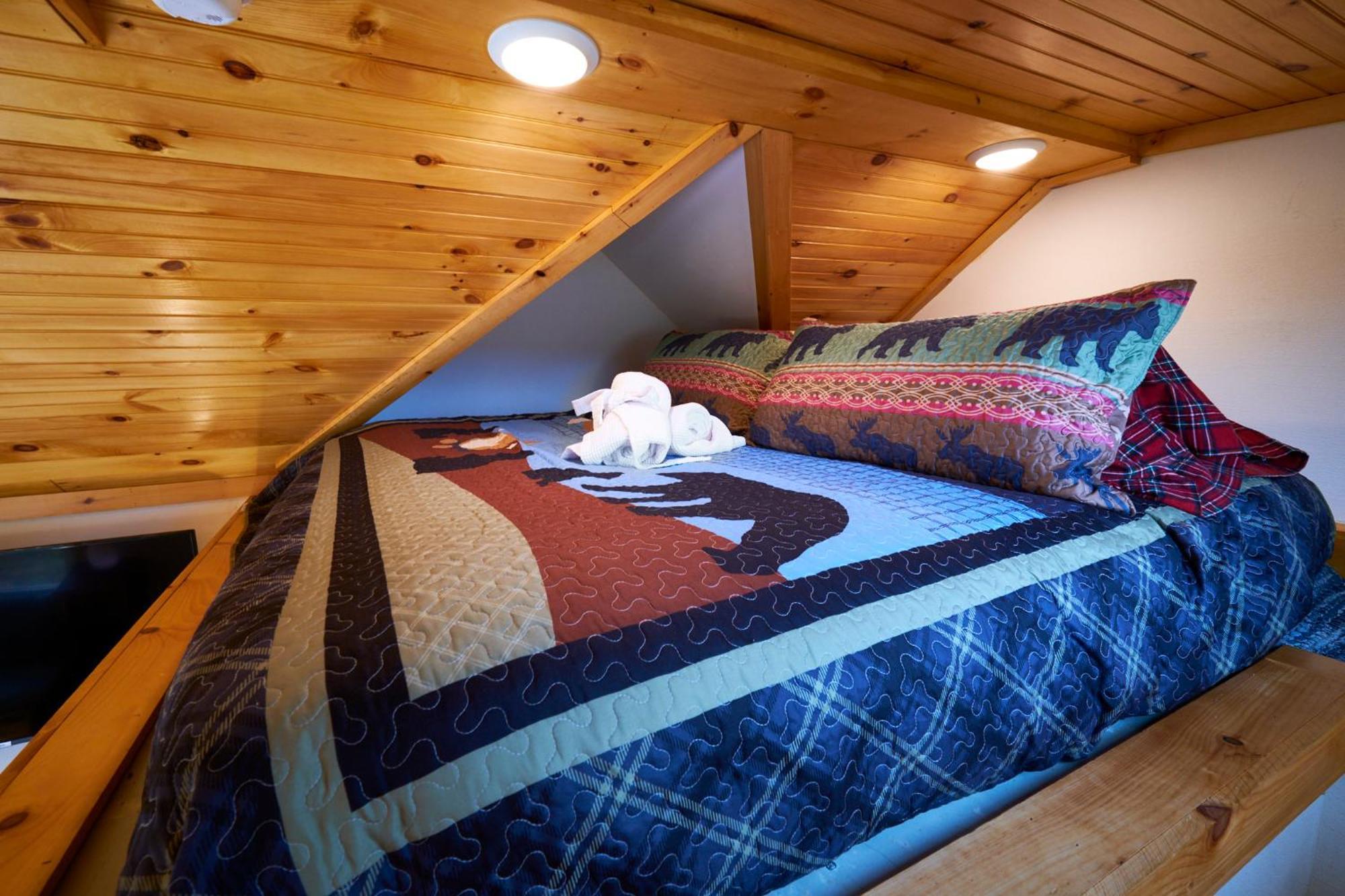 Creekwalk Inn Bed And Breakfast With Cabins Cosby Esterno foto