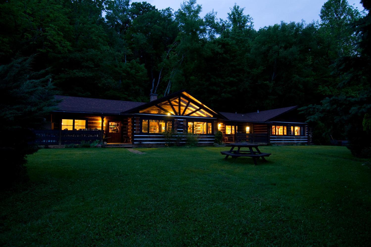 Creekwalk Inn Bed And Breakfast With Cabins Cosby Esterno foto