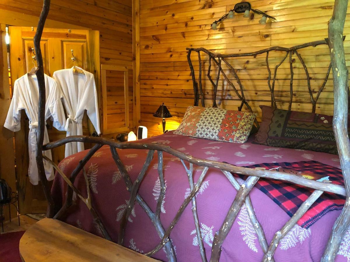 Creekwalk Inn Bed And Breakfast With Cabins Cosby Esterno foto